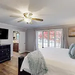Waterside Retreat On Hamilton