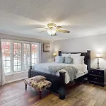 Waterside Retreat On Hamilton