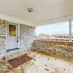 Waterside Retreat On Hamilton