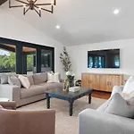 Lakefront, Heated Pool, Hot Tub, Game Room!