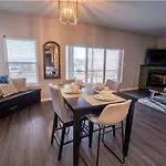 Brooklynn\'S Bay, Elegant Lakefront Condo Retreat
