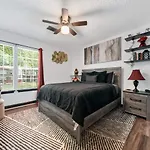 Cheerful Village Condo