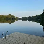 Cozy Lakeside Cabin