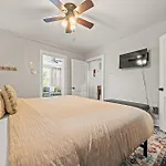 Cedar Blossom Bungalow Is A Cozy Getaway With A 5 Minute Walk To Downtown!