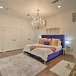 Spacious Downtown Condo - 1 Block To Bathhouse Row