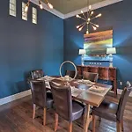 Spacious Downtown Condo - 1 Block To Bathhouse Row