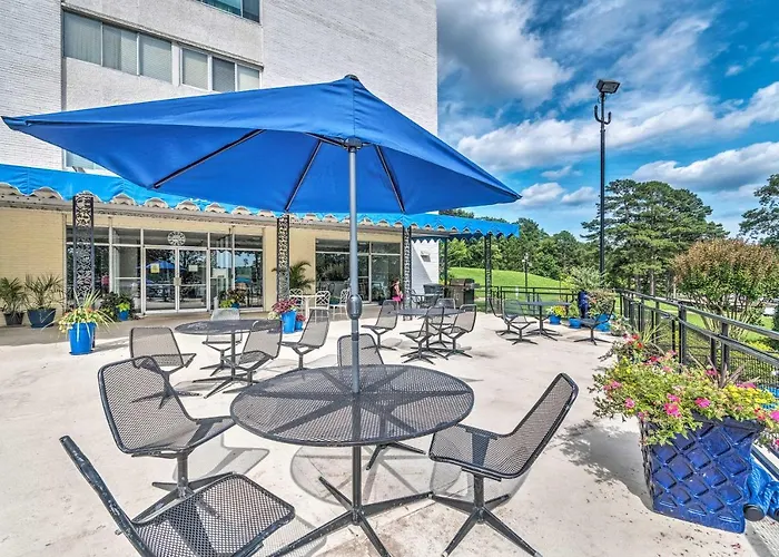 Stunning Hot Springs Condo On Lake Hamilton!