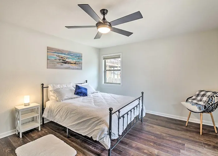 Waterfront Hot Springs Home With Boat Dock And Kayaks!