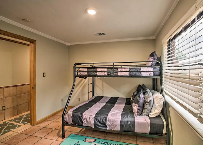 Pet-Friendly Lakefront Gem In Hot Springs With Docks