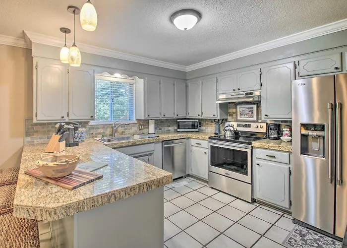 Charming Hot Springs Home With Sunroom And Yard