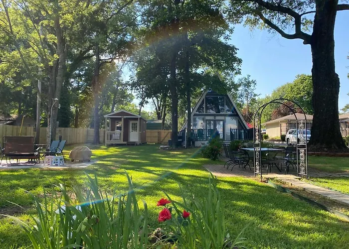Pet-Friendly Hot Springs Cabin On Lake Hamilton!