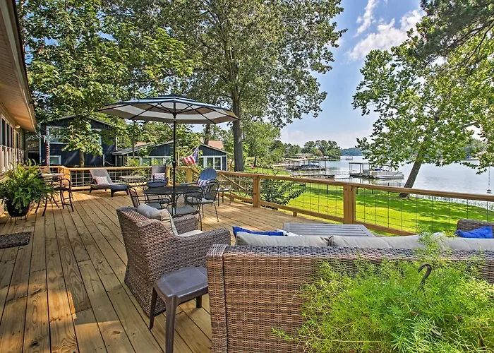 Tranquil Hot Springs Home With Lake And Dock Access!