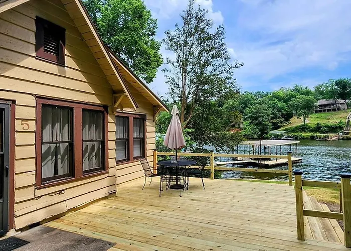 #05 - Lakefront Two Bedroom Cottage- Pet Friendly
