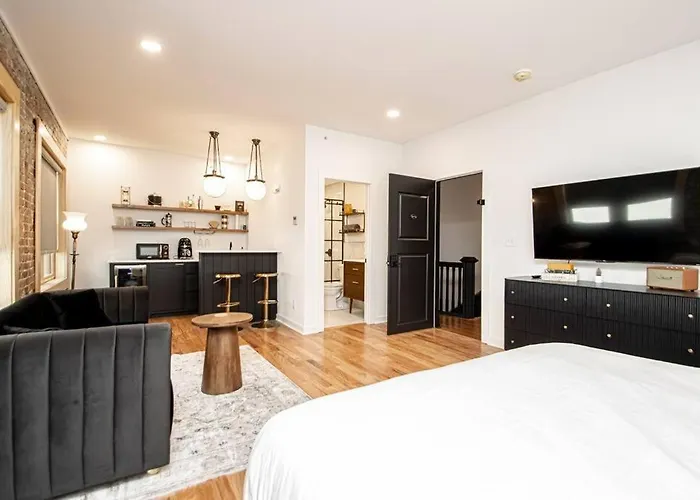Historic Downtown Studio, Steps To Bathhouse Row, Room # 203