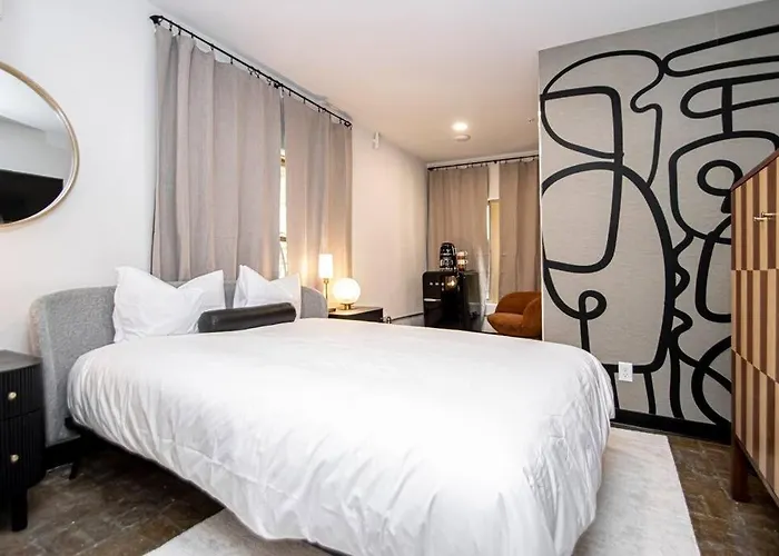 Walk To Bathhouses, Restaurants, Heart Of Downtown, Room # 303