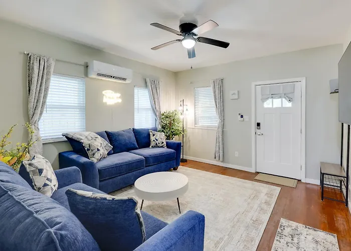Hot Springs Home With Yard, Walk To Bathhouse Row!