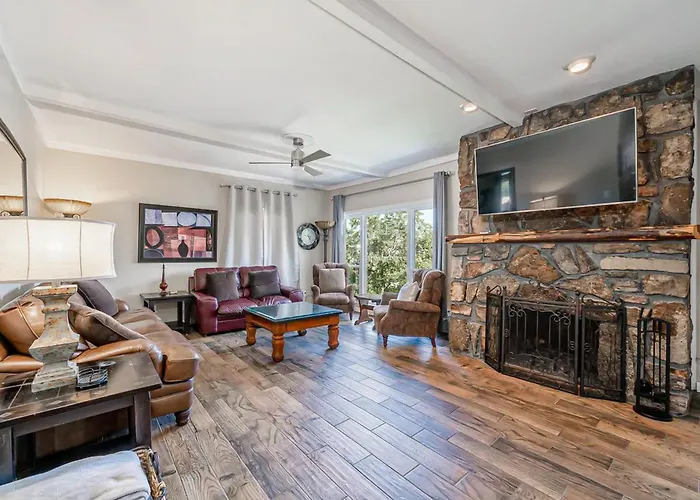 Waterside Retreat On Hamilton