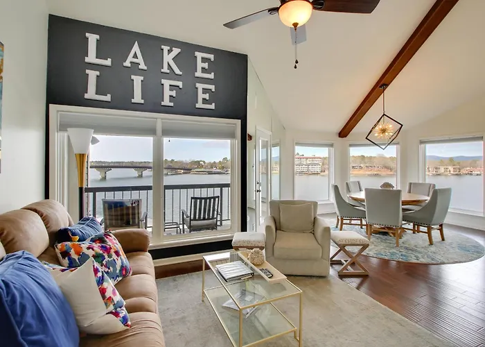 Million-Dollar Views Condo On Lake Hamilton!