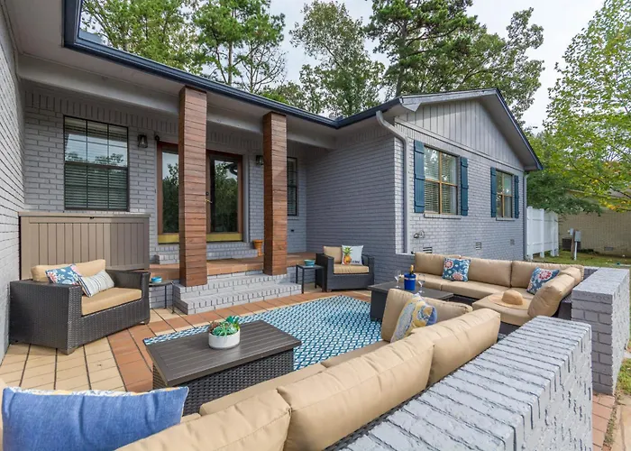 Waterfront Hot Springs Gem Patio And Game Room!