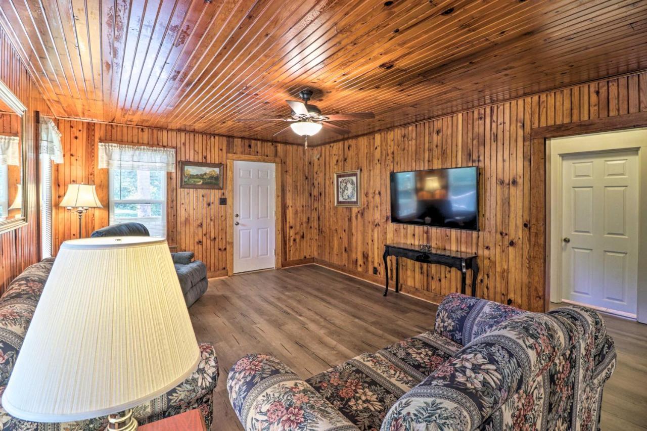 Getaway Half Mi To Oaklawn Casino! Holiday home
