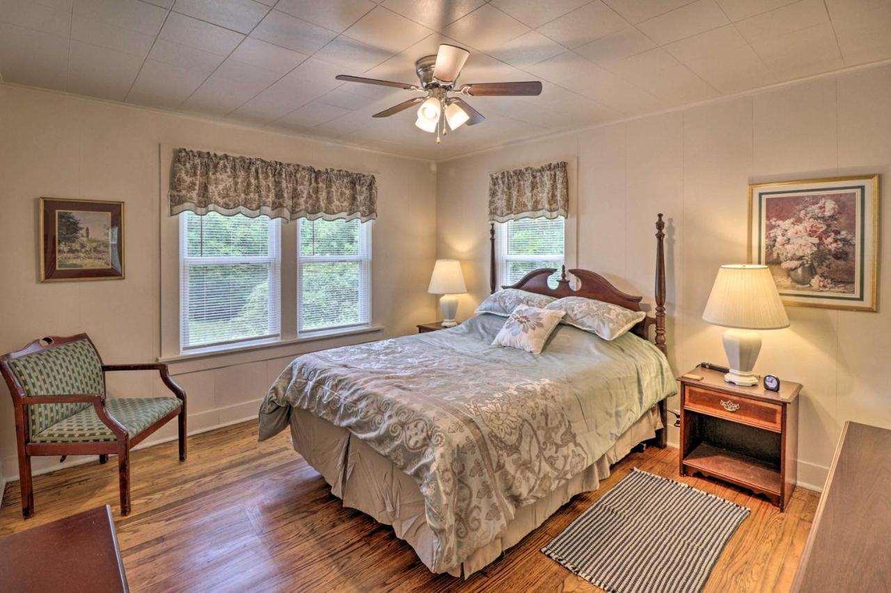 Getaway Half Mi To Oaklawn Casino! Holiday home Hot Springs