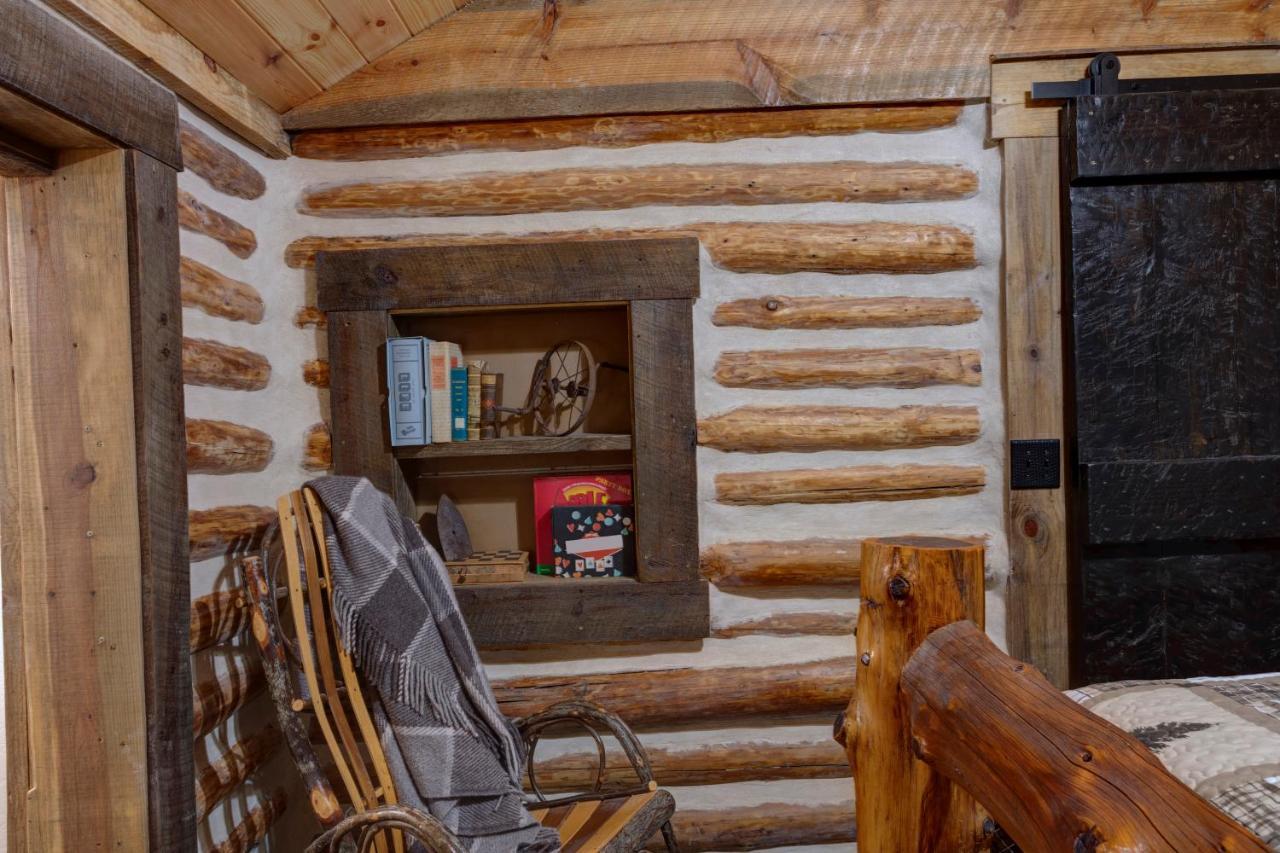 Fox Pass Cabins * Hot Springs