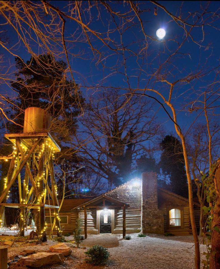 Fox Pass Cabins Guest house *