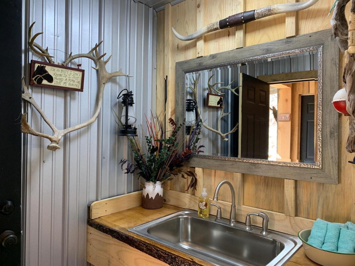 Fox Pass Cabins 3* Hot Springs