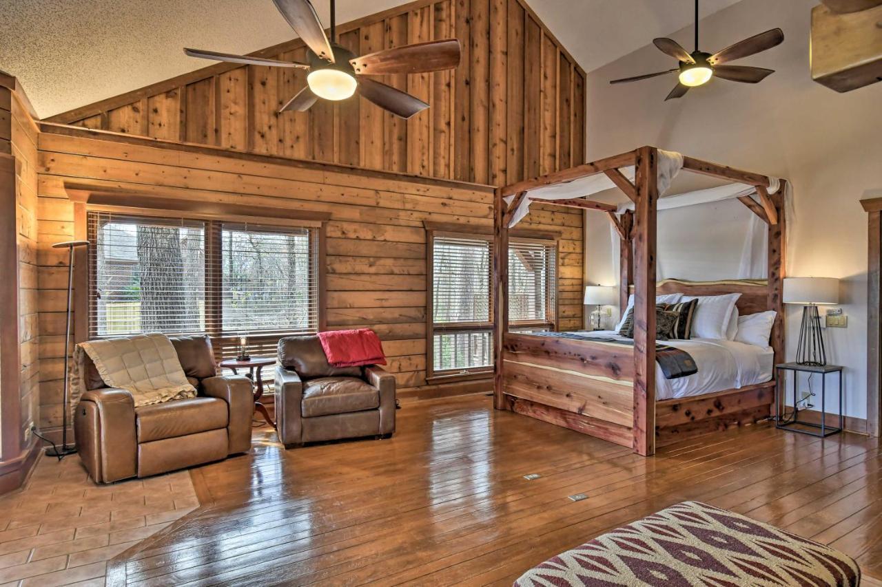 Holiday home Hilltop Log With Hot Tub And Grill! Hot Springs