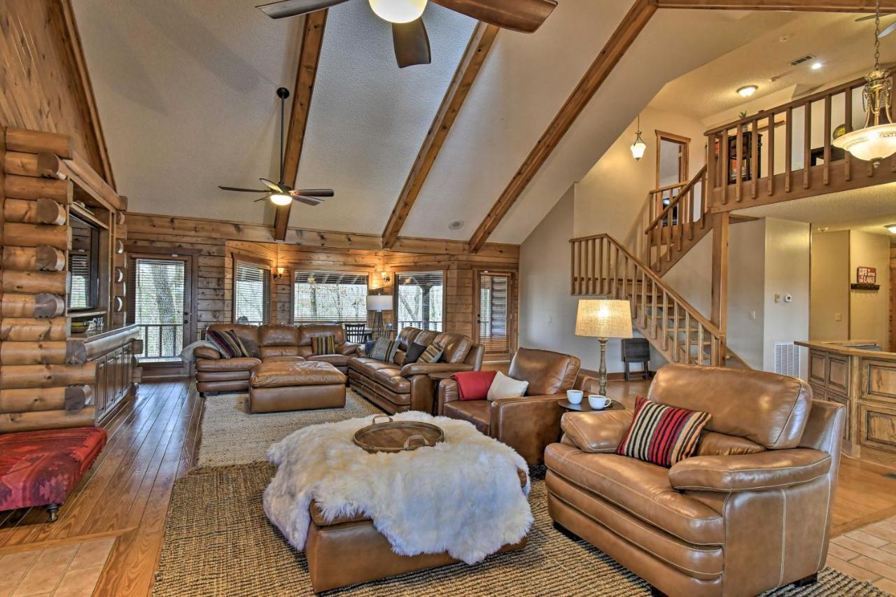 Hilltop Log With Hot Tub And Grill!
