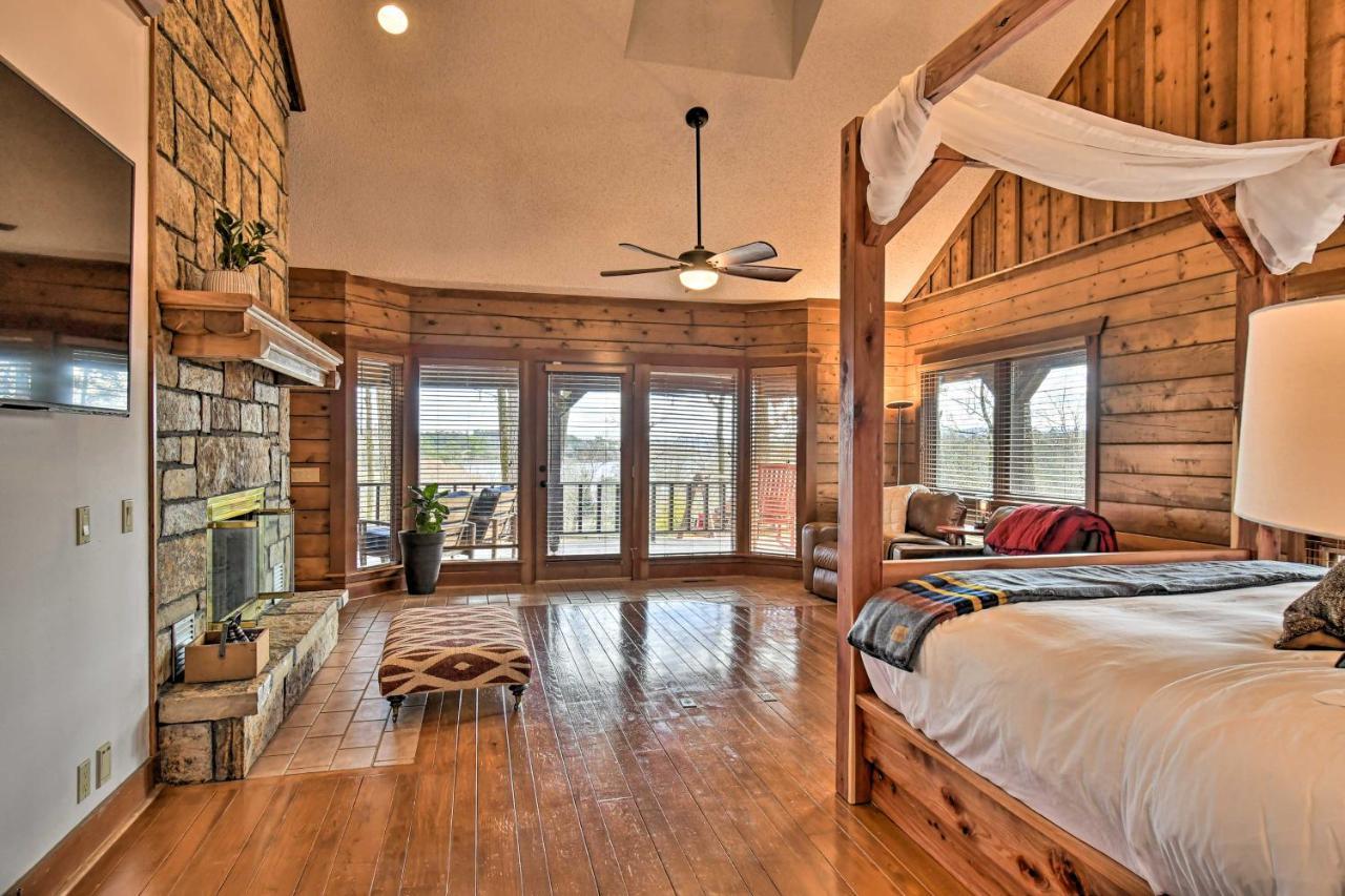 Hilltop Log With Hot Tub And Grill!