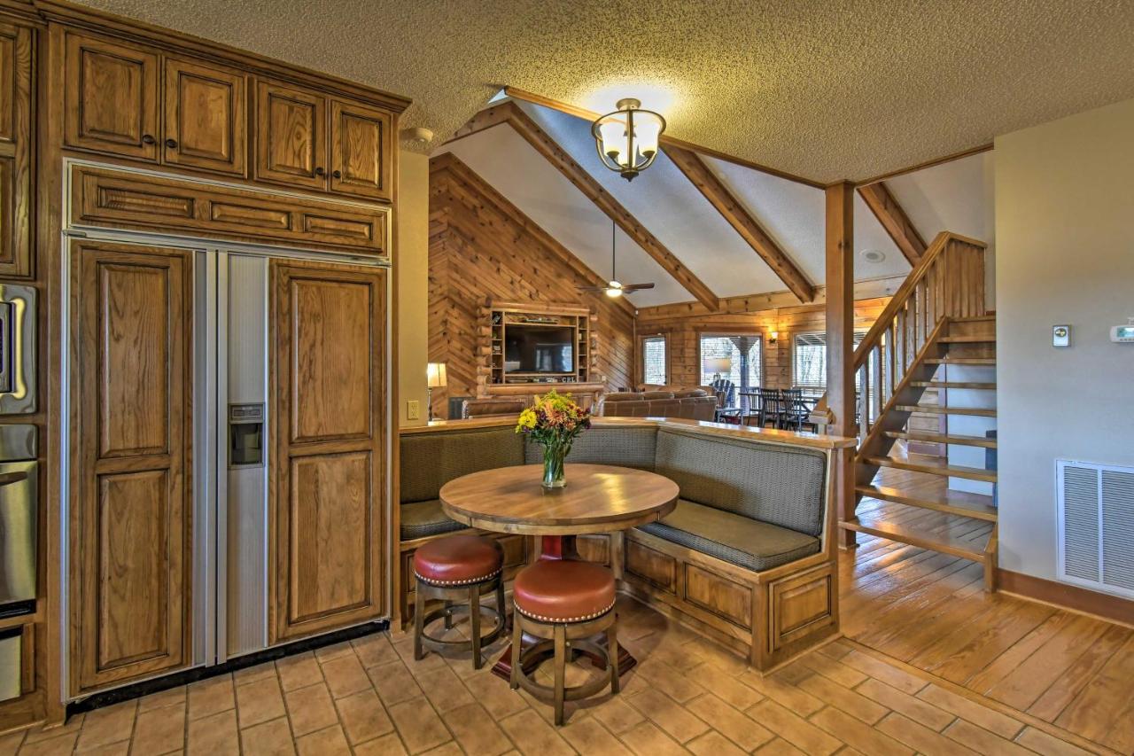 Holiday home Hilltop Log With Hot Tub And Grill! *