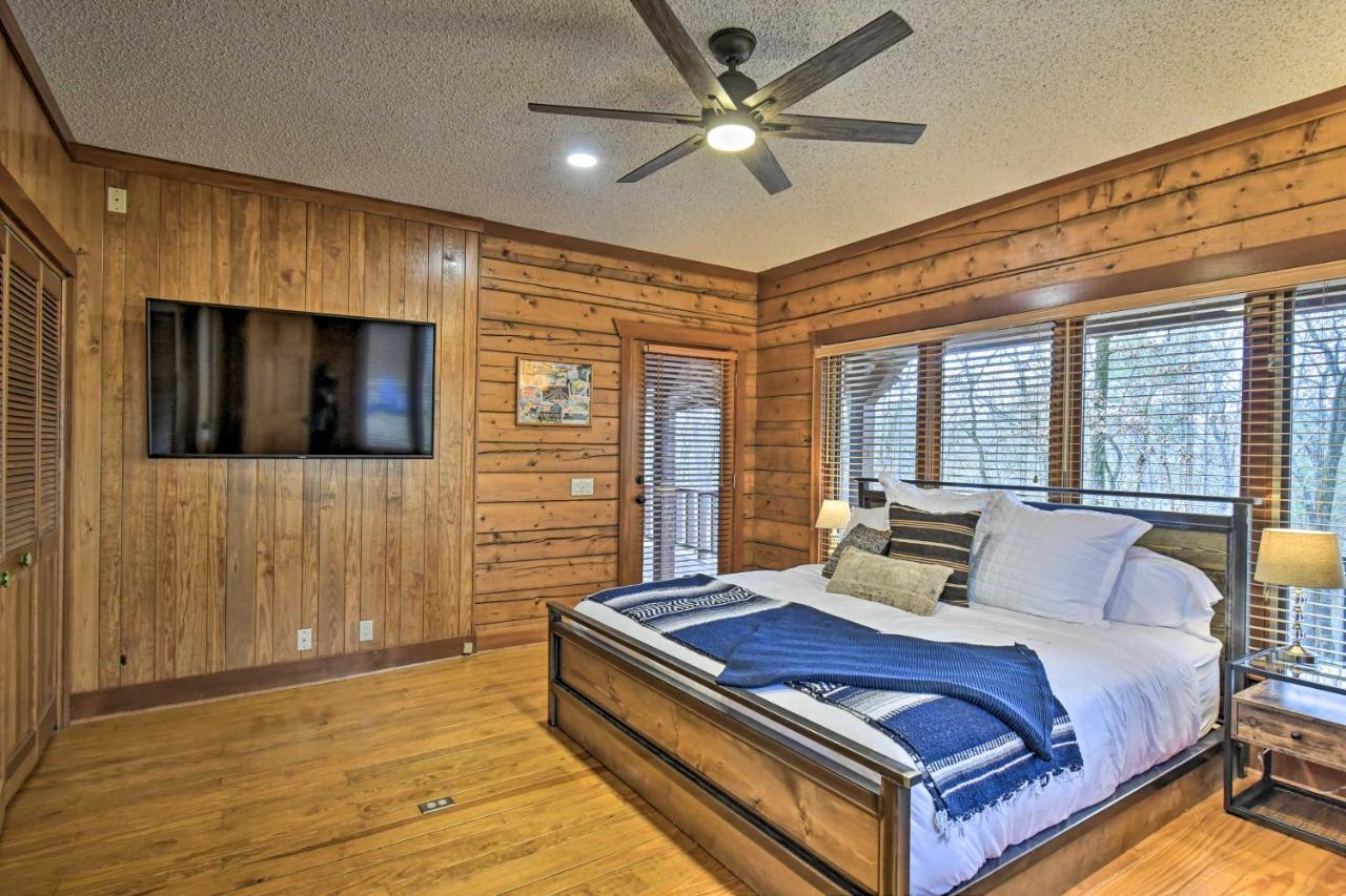 Hilltop Log With Hot Tub And Grill! Holiday home Hot Springs