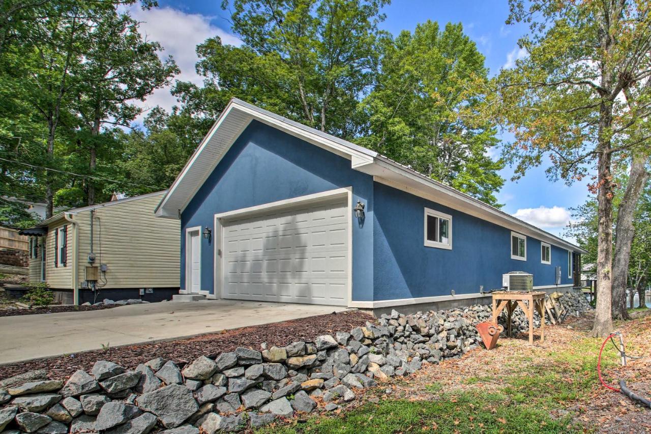 Lakefront With Outdoor Living, Kayaks And Dock! Holiday home