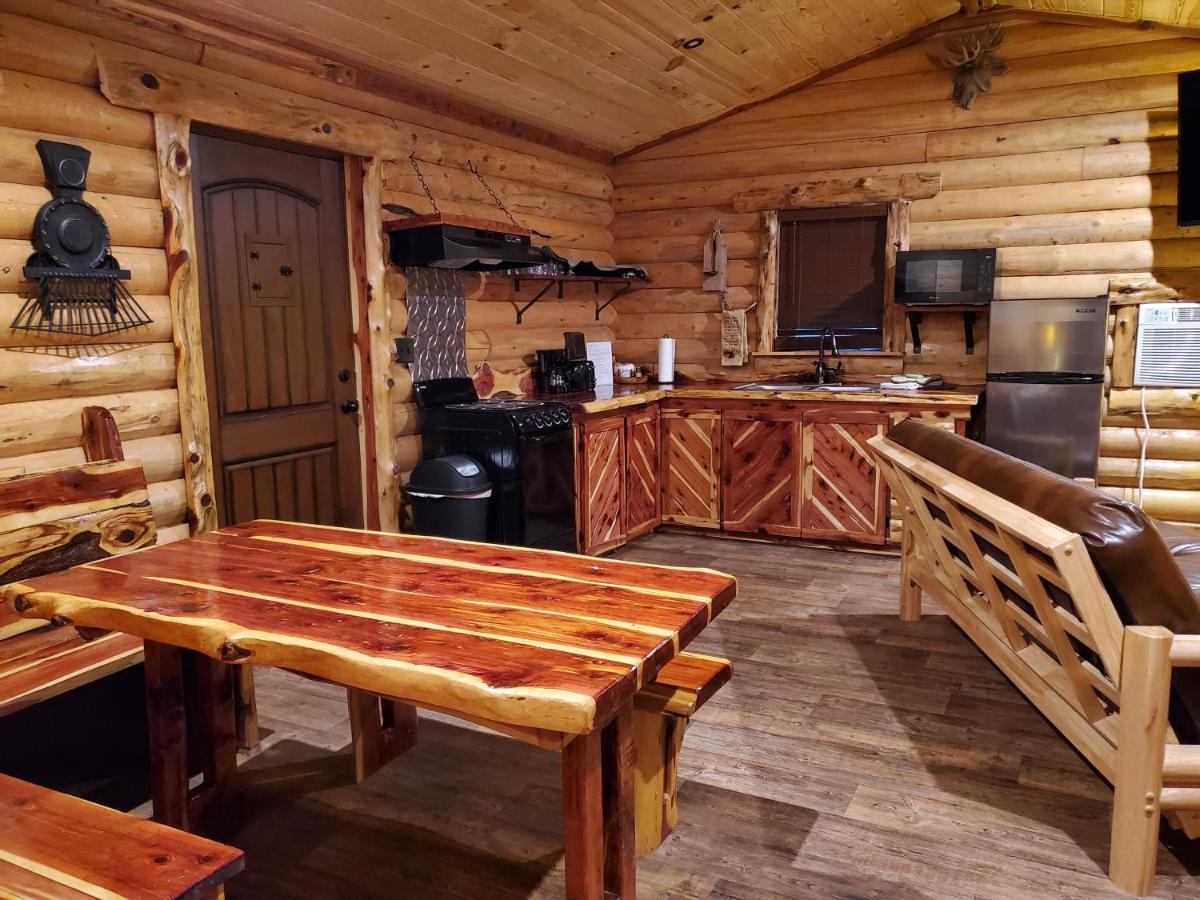 Christmas Cozy Log Cabin On The Lake Campsite
