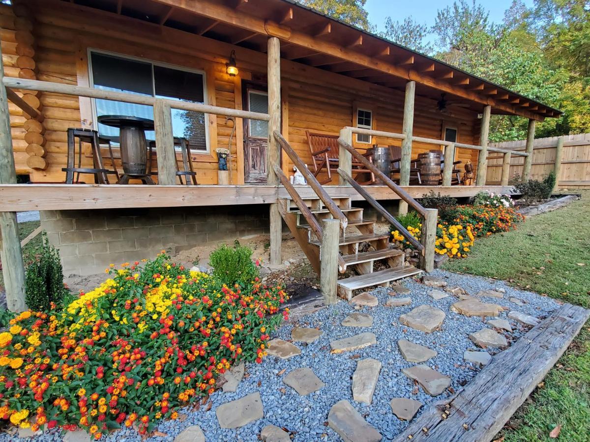 Christmas Cozy Log Cabin On The Lake *