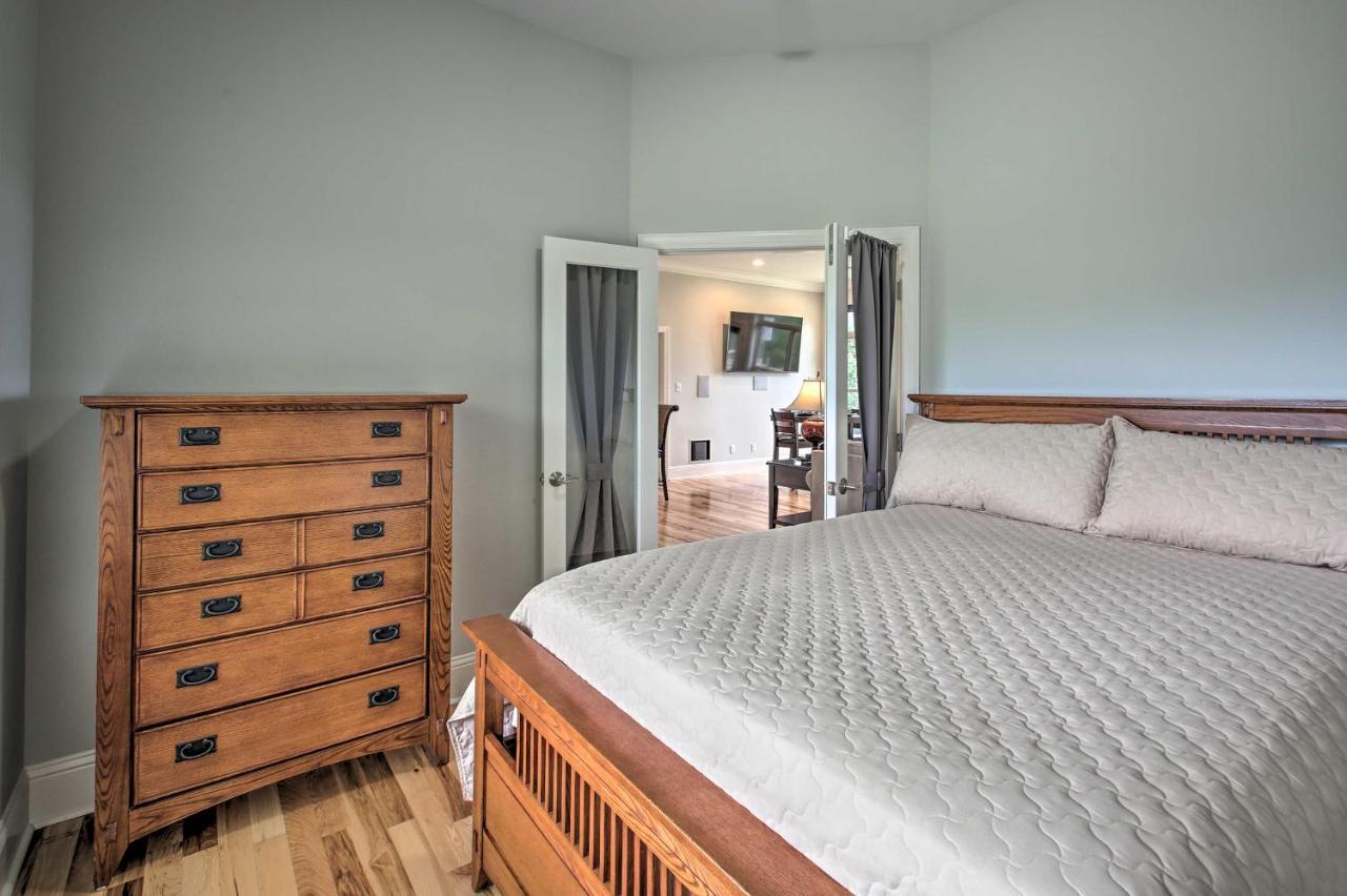 Holiday home Contemporary Mountaintop Cabin 6 Mi To Natl Park Hot Springs