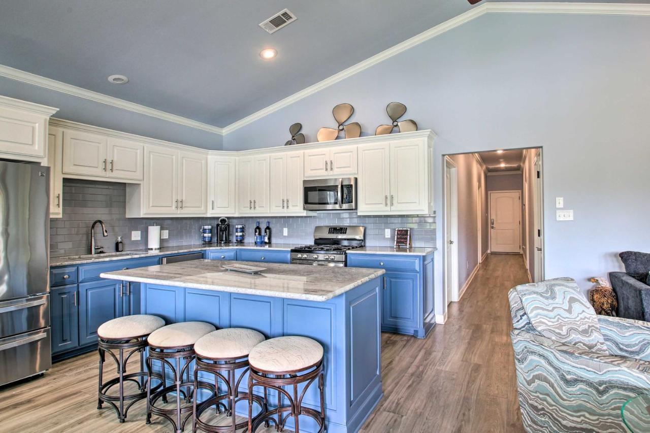 Holiday home Lakefront With Outdoor Living, Kayaks And Dock! Hot Springs