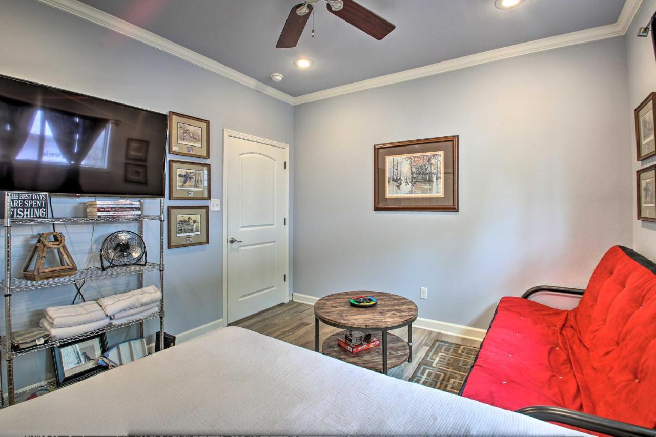 Holiday home Lakefront With Outdoor Living, Kayaks And Dock!