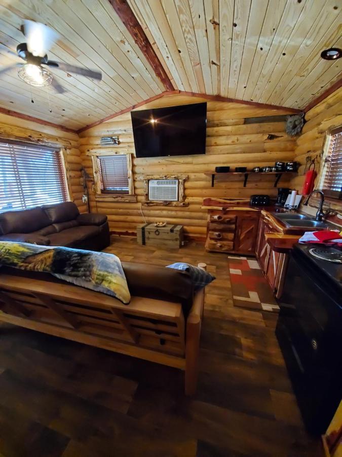 Christmas Cozy Log Cabin On The Lake *