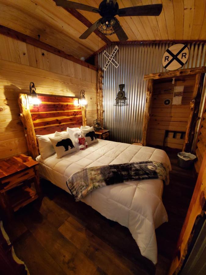 Campsite Christmas Cozy Log Cabin On The Lake Hot Springs
