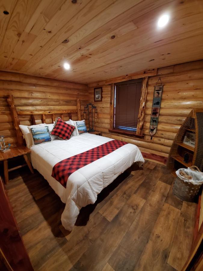 Campsite Christmas Cozy Log Cabin On The Lake *