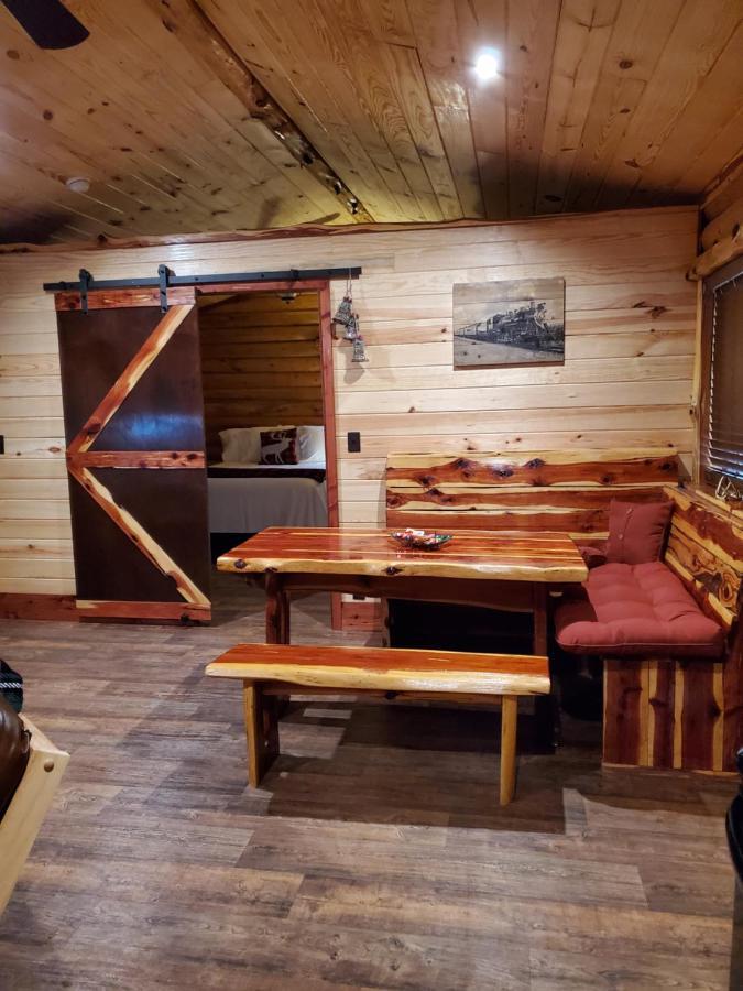 Christmas Cozy Log Cabin On The Lake Campsite *
