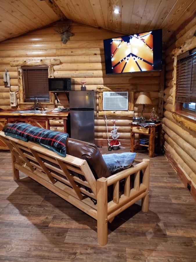 Christmas Cozy Log Cabin On The Lake Campsite Hot Springs