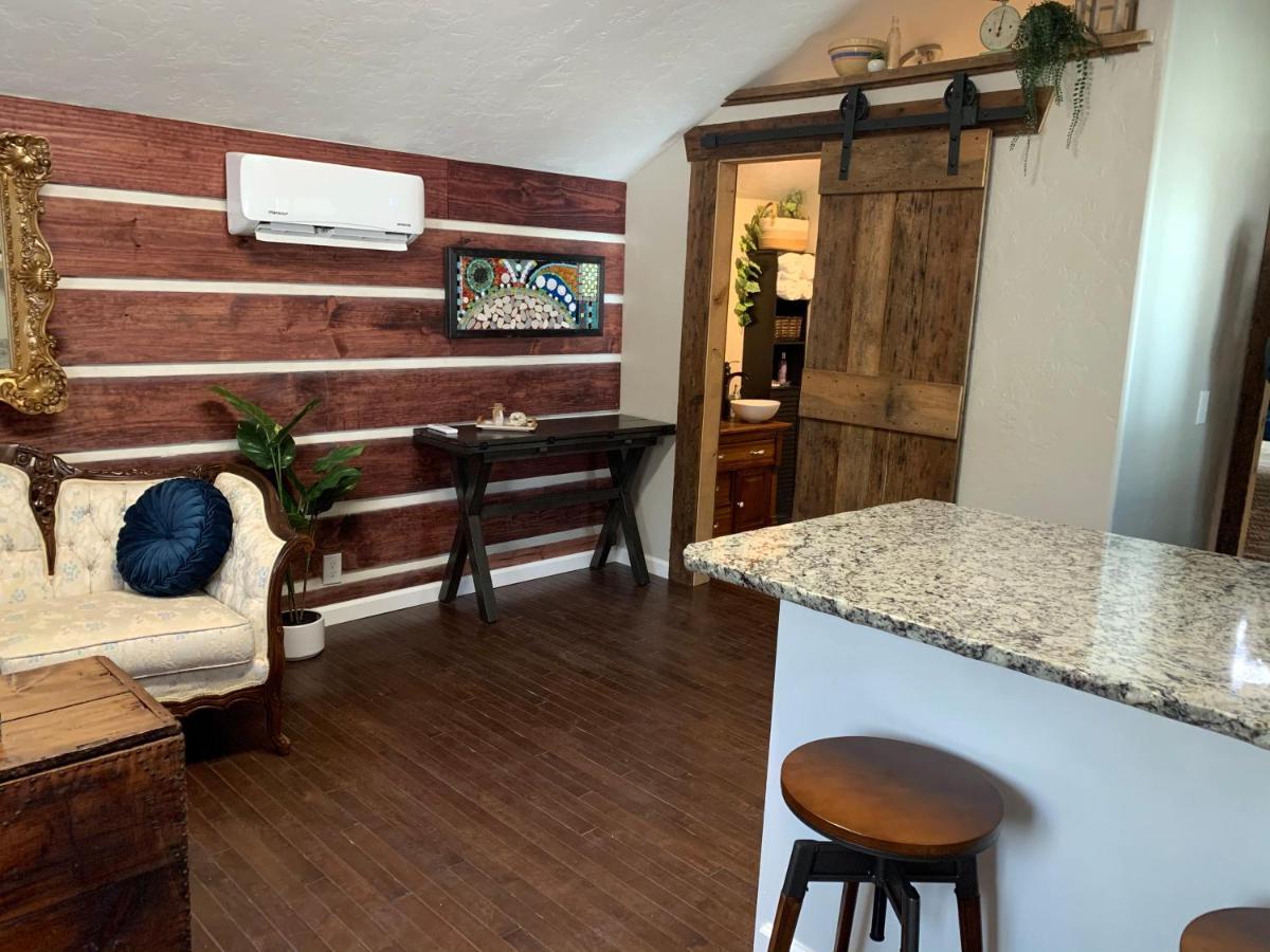 Fox Pass Cabins Guest house *