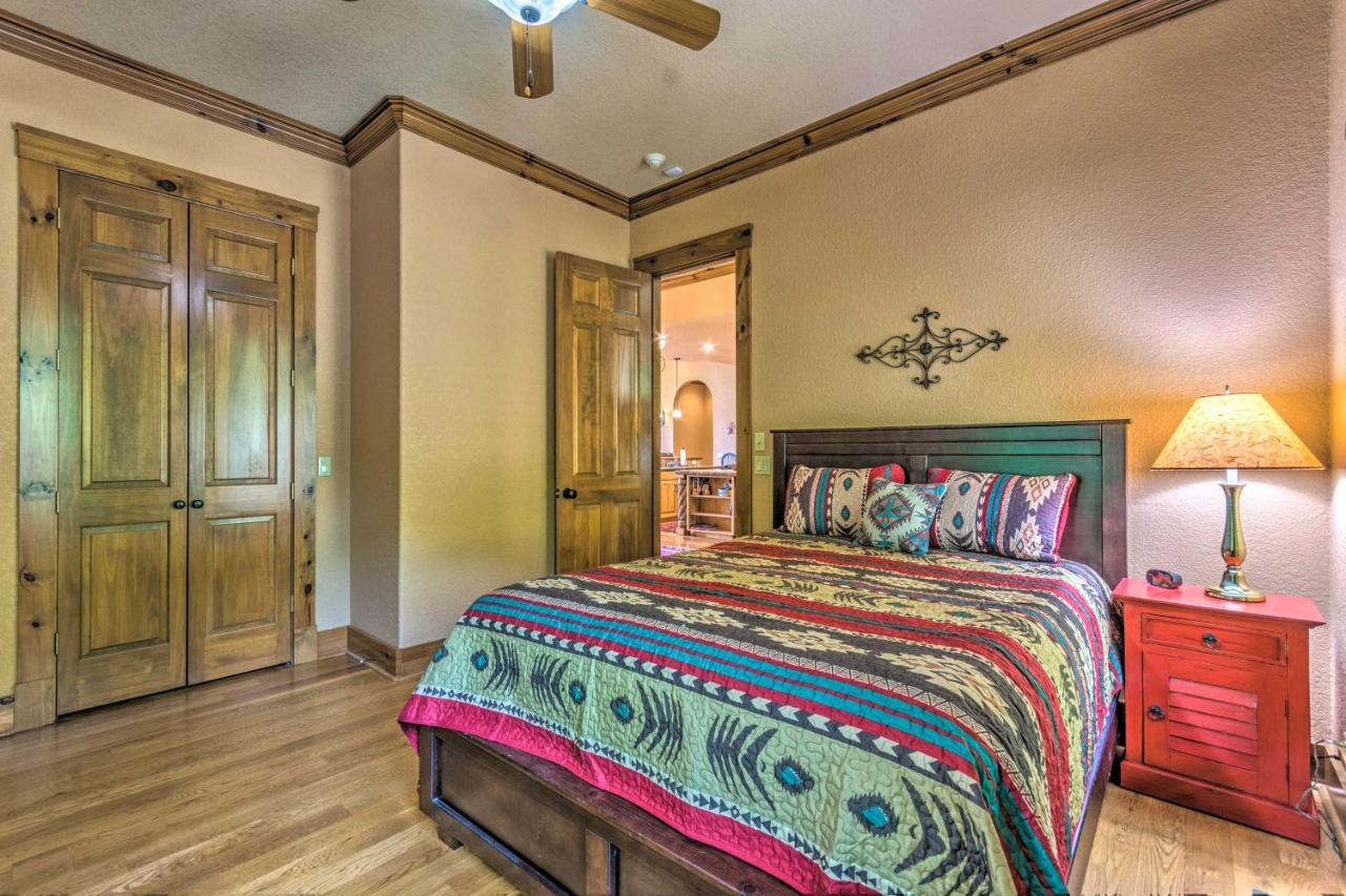 Holiday home Luxurious Abode With Private Dock! Hot Springs