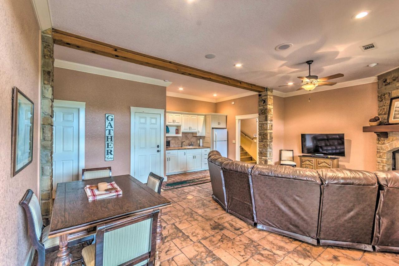 Luxurious Abode With Private Dock! Holiday home Hot Springs