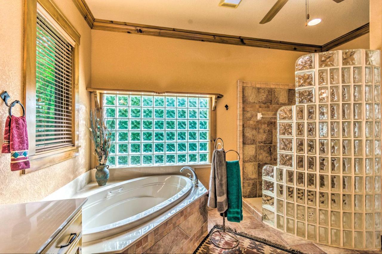 Holiday home Luxurious Abode With Private Dock! Hot Springs