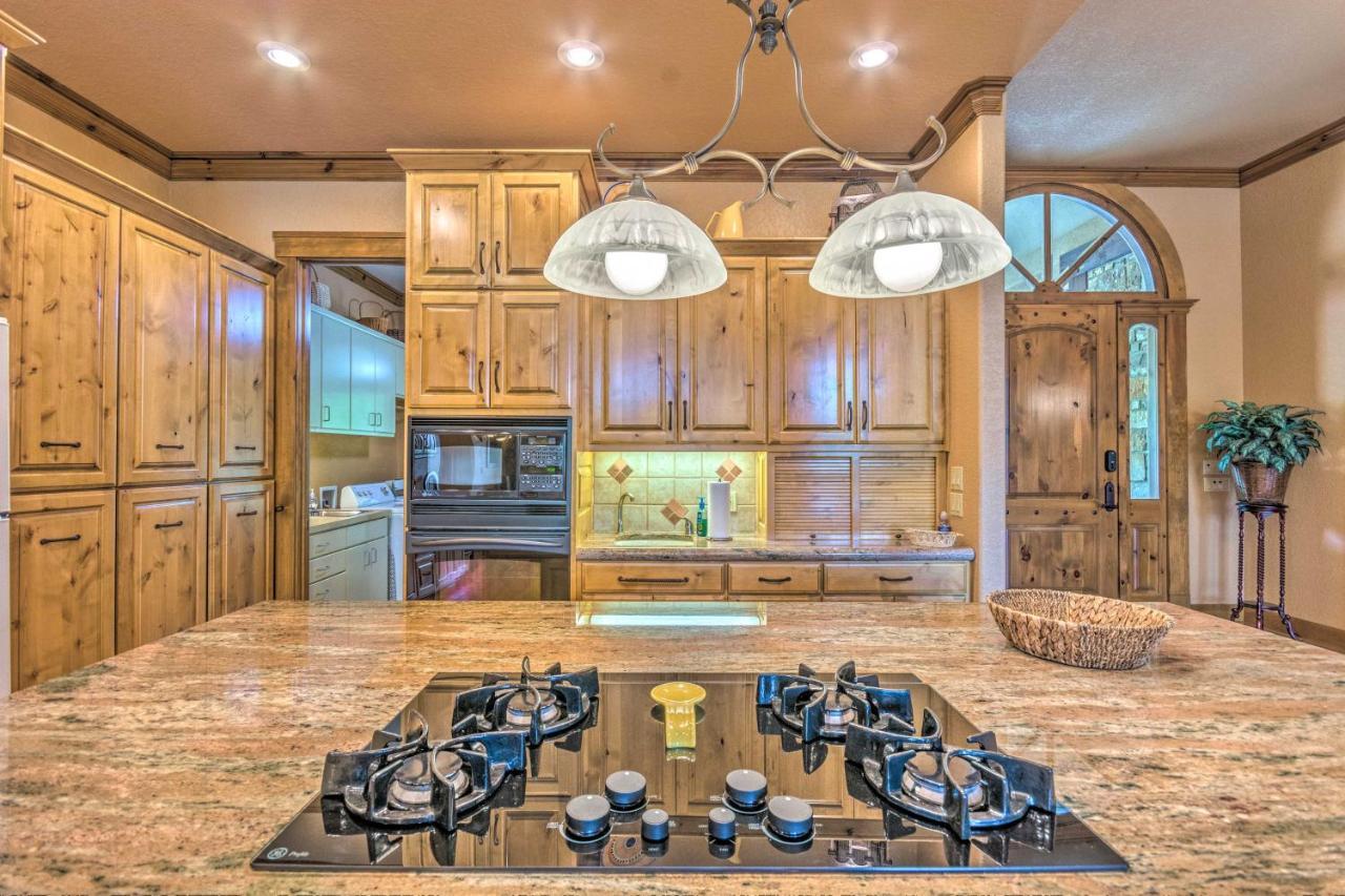 Holiday home Luxurious Abode With Private Dock!