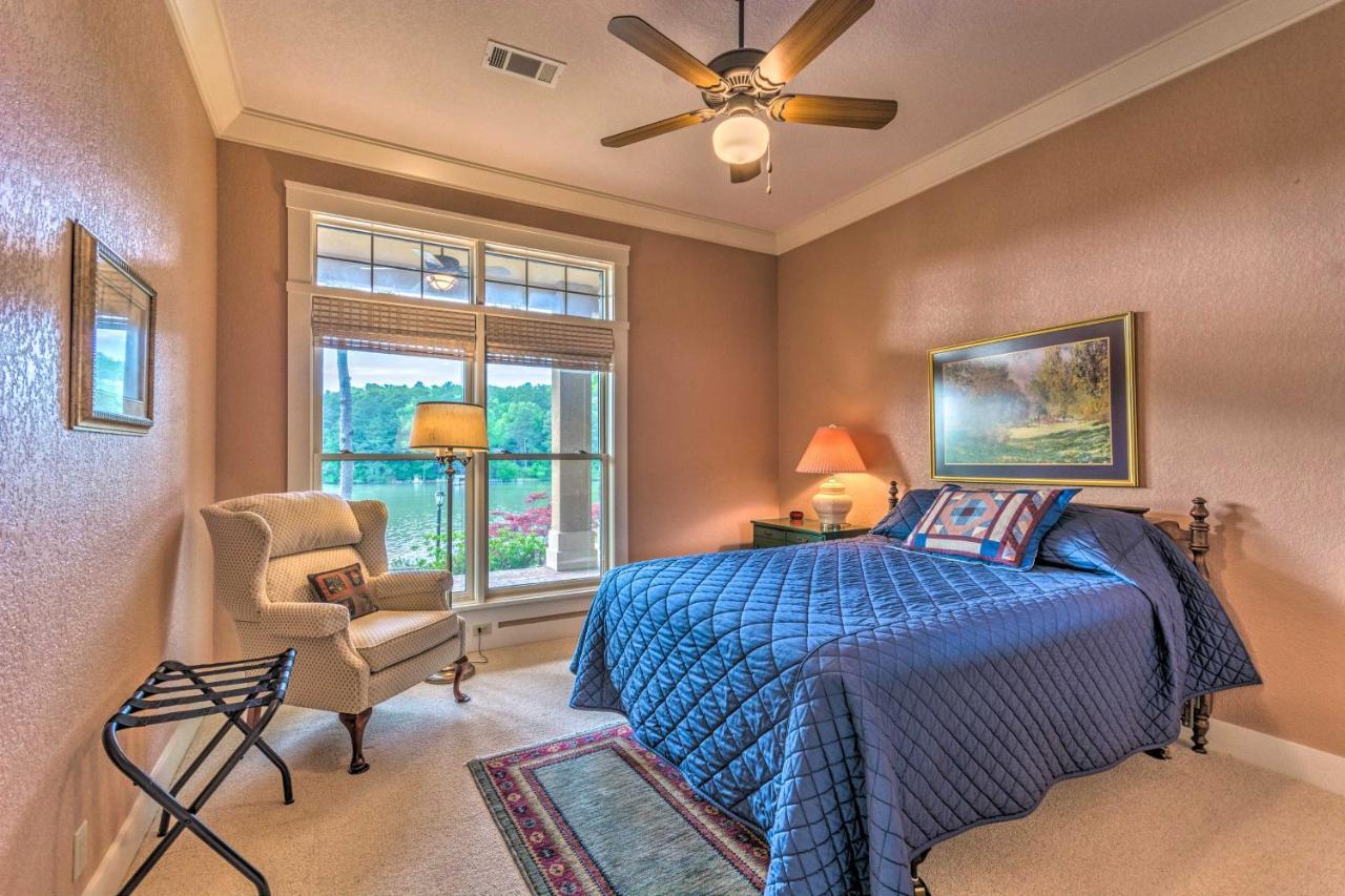 Luxurious Abode With Private Dock! Holiday home Hot Springs